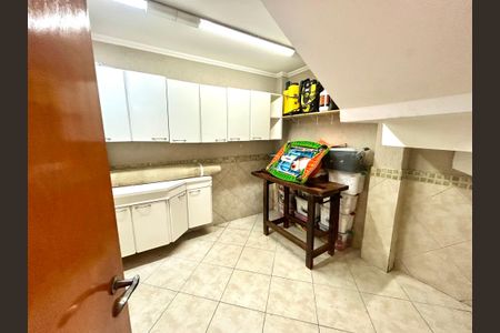 Casa à venda com 427m², 4 quartos e 5 vagas Casa à venda com 427m², 4 quartos e 5 vagasQuarto de Serviço