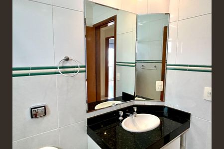 Casa à venda com 427m², 4 quartos e 5 vagas Casa à venda com 427m², 4 quartos e 5 vagasBanheiro 1