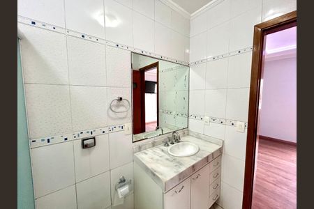 Casa à venda com 427m², 4 quartos e 5 vagas Casa à venda com 427m², 4 quartos e 5 vagasBanheiro da Suíte 1