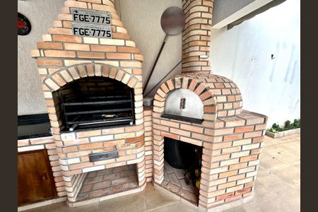 Casa à venda com 427m², 4 quartos e 5 vagas Casa à venda com 427m², 4 quartos e 5 vagasÁrea comum - Churrasqueira