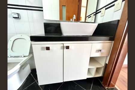 Casa à venda com 427m², 4 quartos e 5 vagas Casa à venda com 427m², 4 quartos e 5 vagasBanheiro da Suíte 3