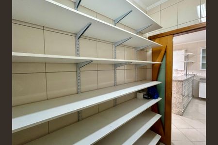 Casa à venda com 427m², 4 quartos e 5 vagas Casa à venda com 427m², 4 quartos e 5 vagasDespensa