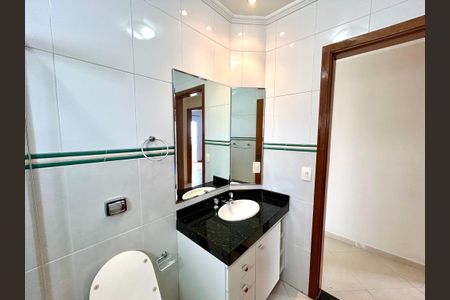 Casa à venda com 427m², 4 quartos e 5 vagas Casa à venda com 427m², 4 quartos e 5 vagasBanheiro 1