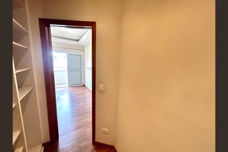 Casa à venda com 427m², 4 quartos e 5 vagas Casa à venda com 427m², 4 quartos e 5 vagasCloset da Suíte 3