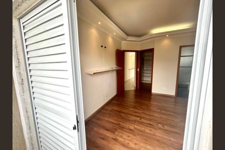 Casa à venda com 427m², 4 quartos e 5 vagas Casa à venda com 427m², 4 quartos e 5 vagasVaranda da Suíte 3