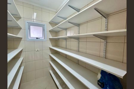 Casa à venda com 427m², 4 quartos e 5 vagas Casa à venda com 427m², 4 quartos e 5 vagasDespensa