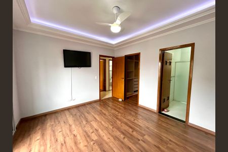 Casa à venda com 427m², 4 quartos e 5 vagas Casa à venda com 427m², 4 quartos e 5 vagasSuíte 1