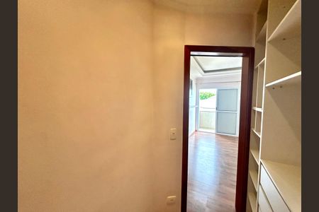 Casa à venda com 427m², 4 quartos e 5 vagas Casa à venda com 427m², 4 quartos e 5 vagasCloset da Suíte 2