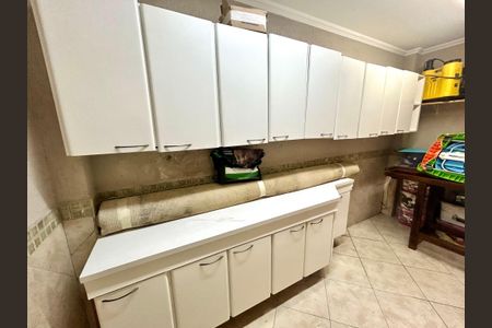 Casa à venda com 427m², 4 quartos e 5 vagas Casa à venda com 427m², 4 quartos e 5 vagasQuarto de Serviço