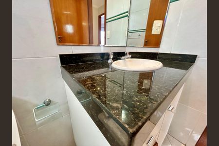 Casa à venda com 427m², 4 quartos e 5 vagas Casa à venda com 427m², 4 quartos e 5 vagasBanheiro 1