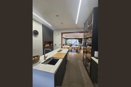 Casa à venda com 300m², 4 quartos e 2 vagas