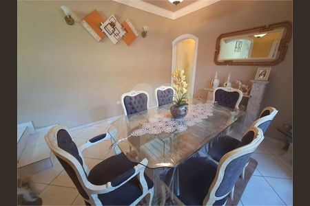 Casa à venda com 2 quartos, 178m² em Utinga, Santo André