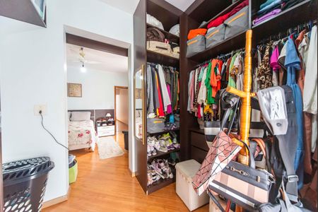Casa à venda com 322m², 4 quartos e 4 vagasCloset Suíte 3