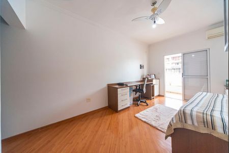 Casa à venda com 322m², 4 quartos e 4 vagasSuíte 1