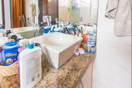 Casa à venda com 322m², 4 quartos e 4 vagasBanheiro Suíte 3