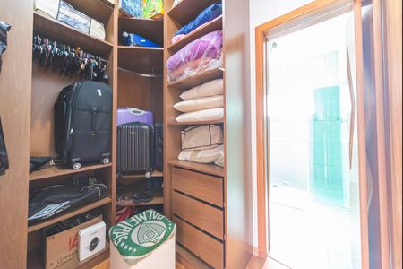 Casa à venda com 322m², 4 quartos e 4 vagasCloset Suíte 1