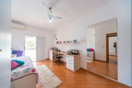 Casa à venda com 322m², 4 quartos e 4 vagasSuíte 2