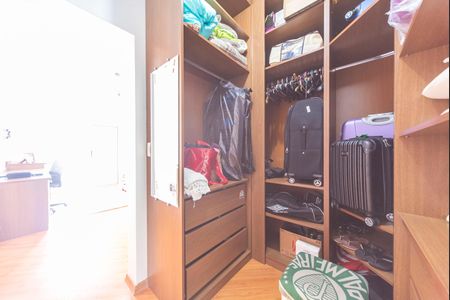 Casa à venda com 322m², 4 quartos e 4 vagasCloset Suíte 1