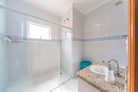 Casa à venda com 322m², 4 quartos e 4 vagasBanheiro do Suíte 2