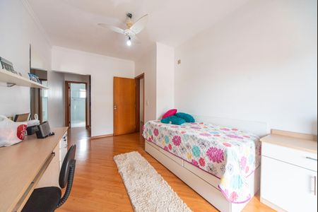 Casa à venda com 322m², 4 quartos e 4 vagasSuíte 2