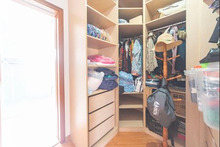 Casa à venda com 322m², 4 quartos e 4 vagasCloset da Suíte 2