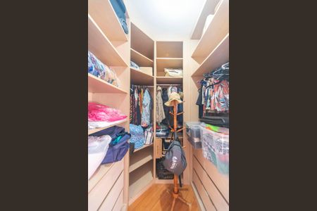 Casa à venda com 322m², 4 quartos e 4 vagasCloset da Suíte 2