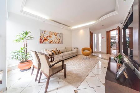 Casa à venda com 322m², 4 quartos e 4 vagasSala