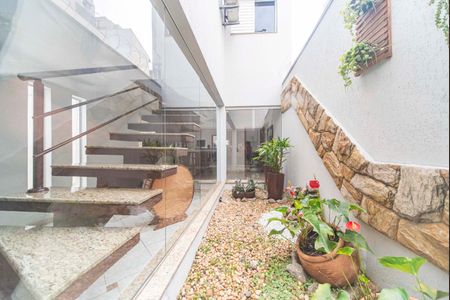 Casa à venda com 322m², 4 quartos e 4 vagasJardim de Inverno