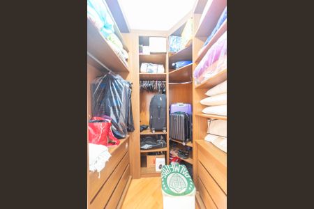 Casa à venda com 322m², 4 quartos e 4 vagasCloset Suíte 1