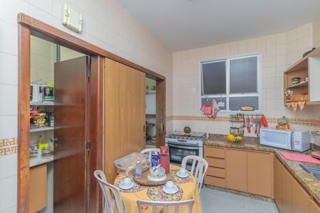 Apartamento à venda com 230m², 4 quartos e 4 vagasCozinha