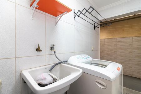 Casa à venda com 98m², 3 quartos e 2 vagas Casa à venda com 98m², 3 quartos e 2 vagasÁrea de Serviço