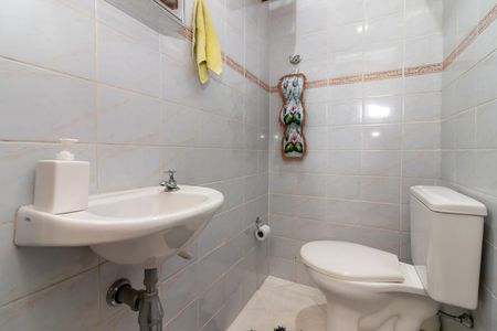 Casa à venda com 98m², 3 quartos e 2 vagas Casa à venda com 98m², 3 quartos e 2 vagasBanheiro de Serviço