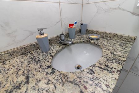 Casa à venda com 98m², 3 quartos e 2 vagas Casa à venda com 98m², 3 quartos e 2 vagasBanheiro da Suíte