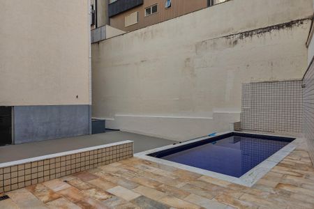 Apartamento à venda com 150m², 4 quartos e 2 vagas Apartamento à venda com 150m², 4 quartos e 2 vagasÁrea comum - Piscina