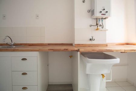 Apartamento para alugar com 30m², 2 quartos e sem vaga Apartamento para alugar com 30m², 2 quartos e sem vagaCozinha e Área de Serviço