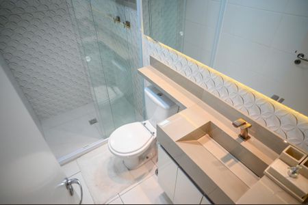 Apartamento à venda com 69m², 2 quartos e 2 vagasBanheiro da Suíte