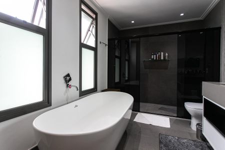 Apartamento para alugar com 337m², 4 quartos e 5 vagasBanheiro da Suíte 1