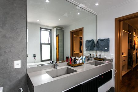 Apartamento para alugar com 337m², 4 quartos e 5 vagasBanheiro da Suíte 1