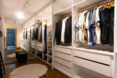 Apartamento para alugar com 337m², 4 quartos e 5 vagasCloset da Suíte 1