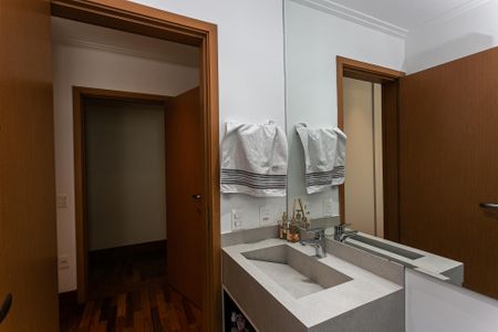 Apartamento para alugar com 337m², 4 quartos e 5 vagasBanheiro da Suíte 2