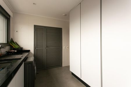 Apartamento para alugar com 337m², 4 quartos e 5 vagasÁrea de Serviço