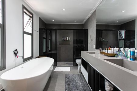 Apartamento para alugar com 337m², 4 quartos e 5 vagasBanheiro da Suíte 1