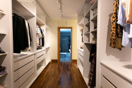 Apartamento para alugar com 337m², 4 quartos e 5 vagasCloset da Suíte 1