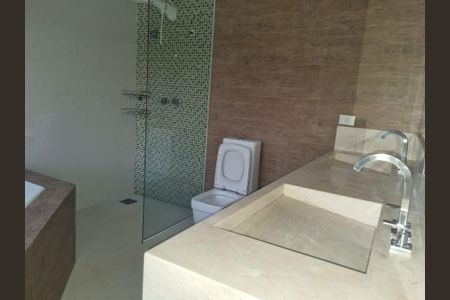 Casa à venda com 540m², 6 quartos e 3 vagasBanheiro