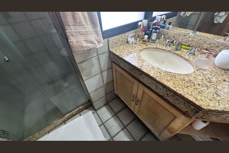 Apartamento à venda com 136m², 4 quartos e 2 vagas Apartamento à venda com 136m², 4 quartos e 2 vagasBanheiro suíte 1 e 2