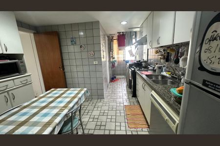 Apartamento à venda com 136m², 4 quartos e 2 vagas Apartamento à venda com 136m², 4 quartos e 2 vagasCozinha