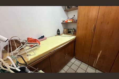 Apartamento à venda com 136m², 4 quartos e 2 vagas Apartamento à venda com 136m², 4 quartos e 2 vagasQuarto de Serviço