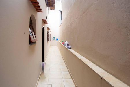 Casa à venda com 176m², 3 quartos e 2 vagasCorredor Externo