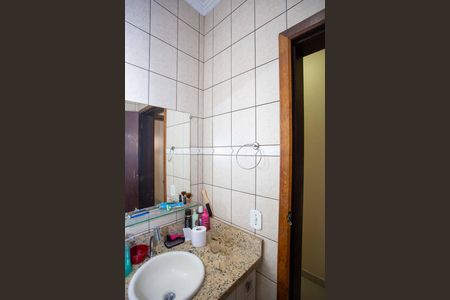 Casa à venda com 176m², 3 quartos e 2 vagasBanheiro 2