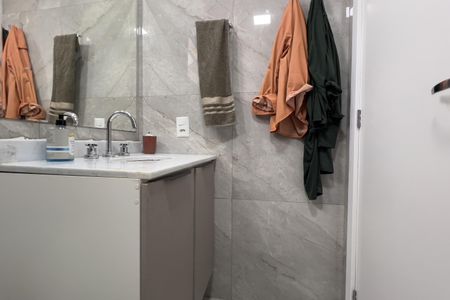 Apartamento à venda com 81m², 3 quartos e 2 vagasBanheiro da Suíte